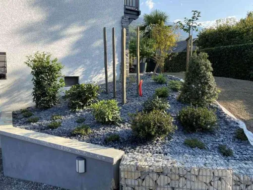 Parcs et Jardins : plantation massif terre de bruyère à Albertville, Albertville, Parcs et Jardins