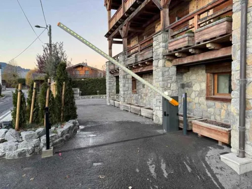 Installation et réglage d’une barrière levante à Megève, Albertville, Parcs et Jardins